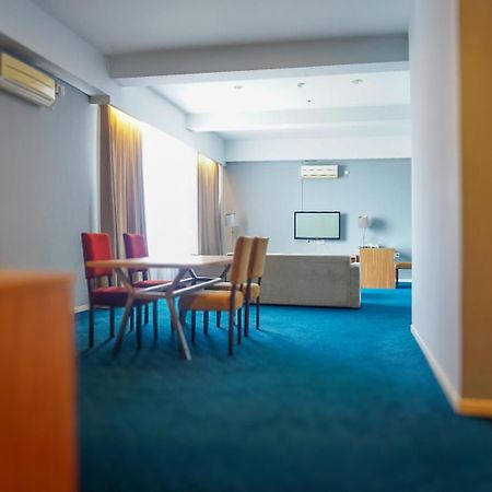 Hotel Dafam Пеканбару Экстерьер фото