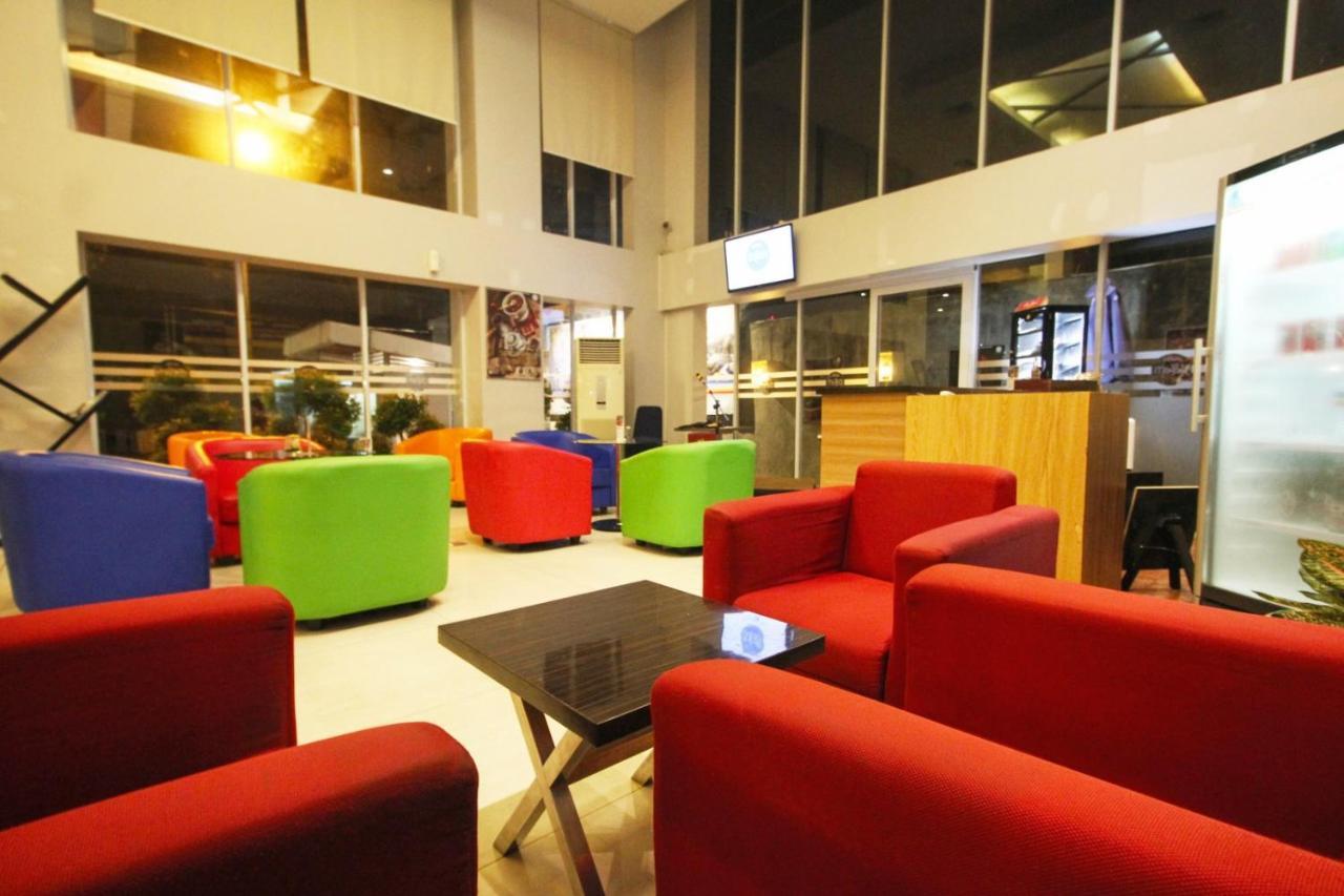 Hotel Dafam Пеканбару Экстерьер фото