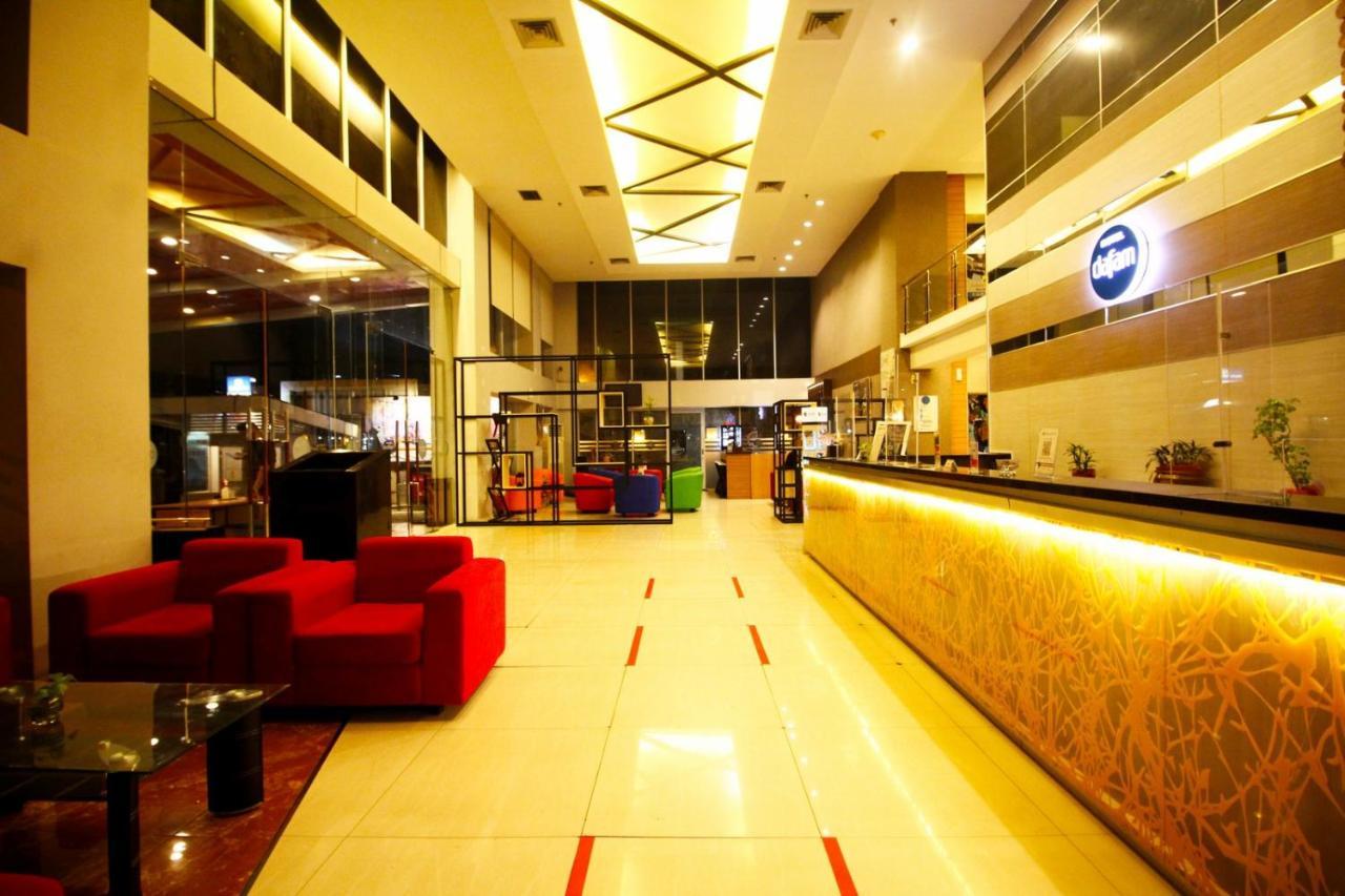 Hotel Dafam Пеканбару Экстерьер фото