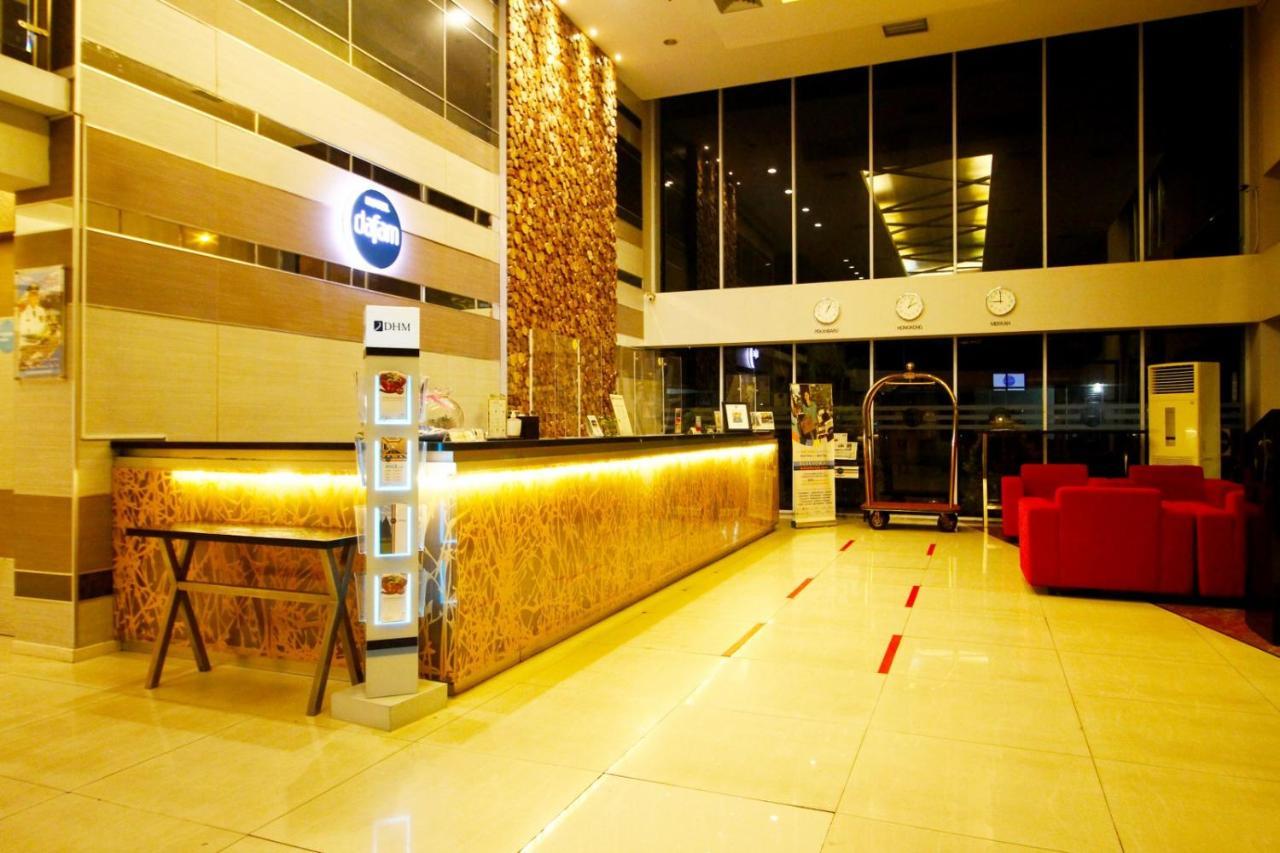 Hotel Dafam Пеканбару Экстерьер фото
