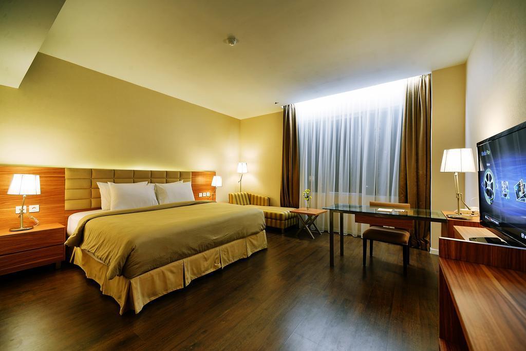 Hotel Dafam Пеканбару Экстерьер фото