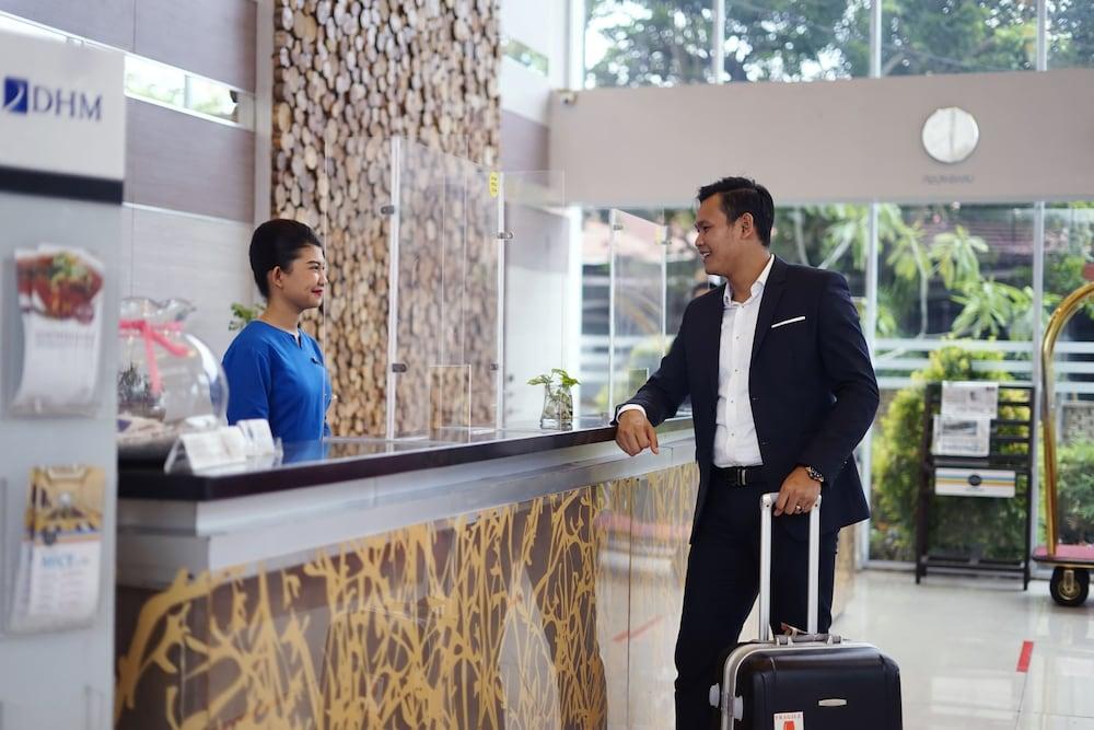 Hotel Dafam Пеканбару Экстерьер фото
